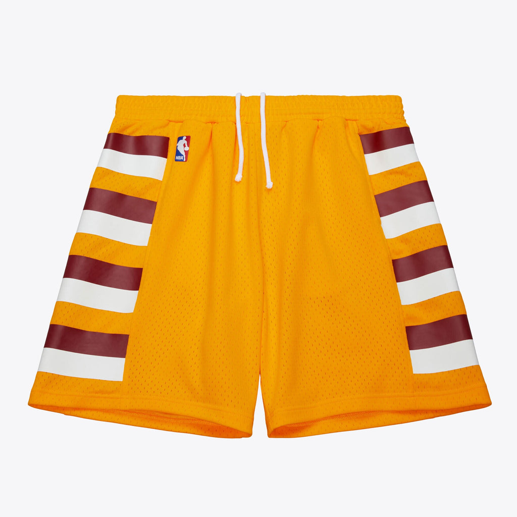 [BT8707-CCAGOLD] MENS MITCHELL & NESS GOLD ALTERNATE SHORTS CAVALIERS 2004