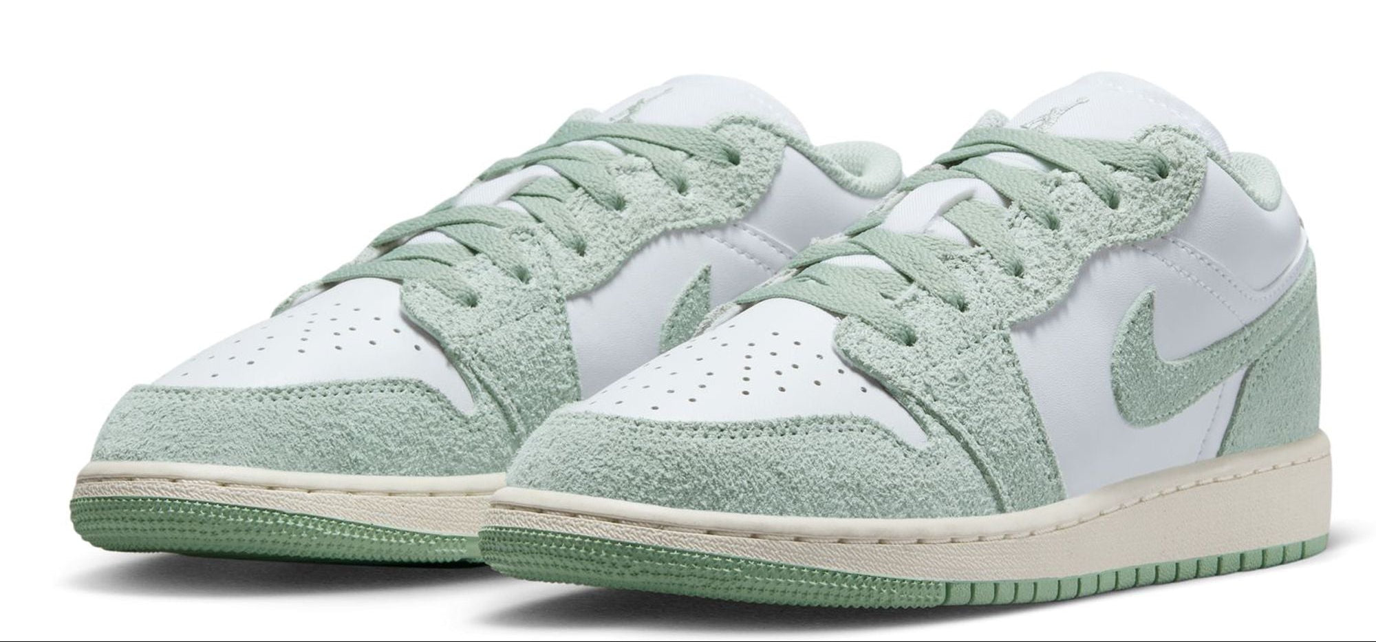 [FN9137-131] GRADE SCHOOL AIR JORDAN RETRO 1 LOW SE (GS) 'WHITE SEAFOAM'