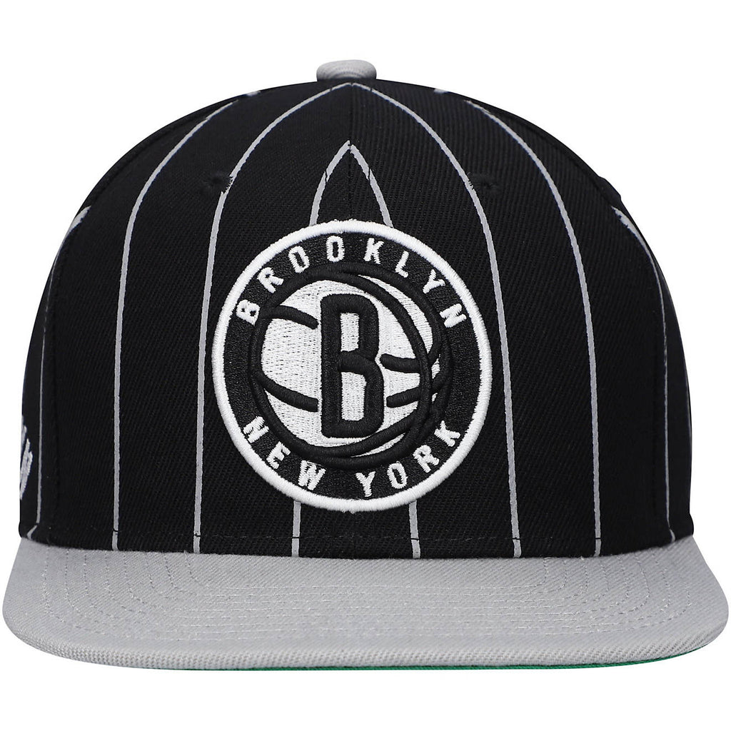 MENS MITCHELL & NESS NBA TEAM PIN SNAPBACK NETS - BLACK