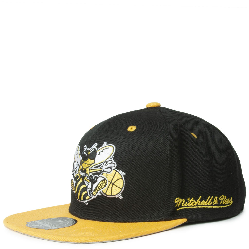 MENS MITCHELL & NESS NBA YELLOW TOE FITTED HWC HORNETS - BLACK-YELLOW