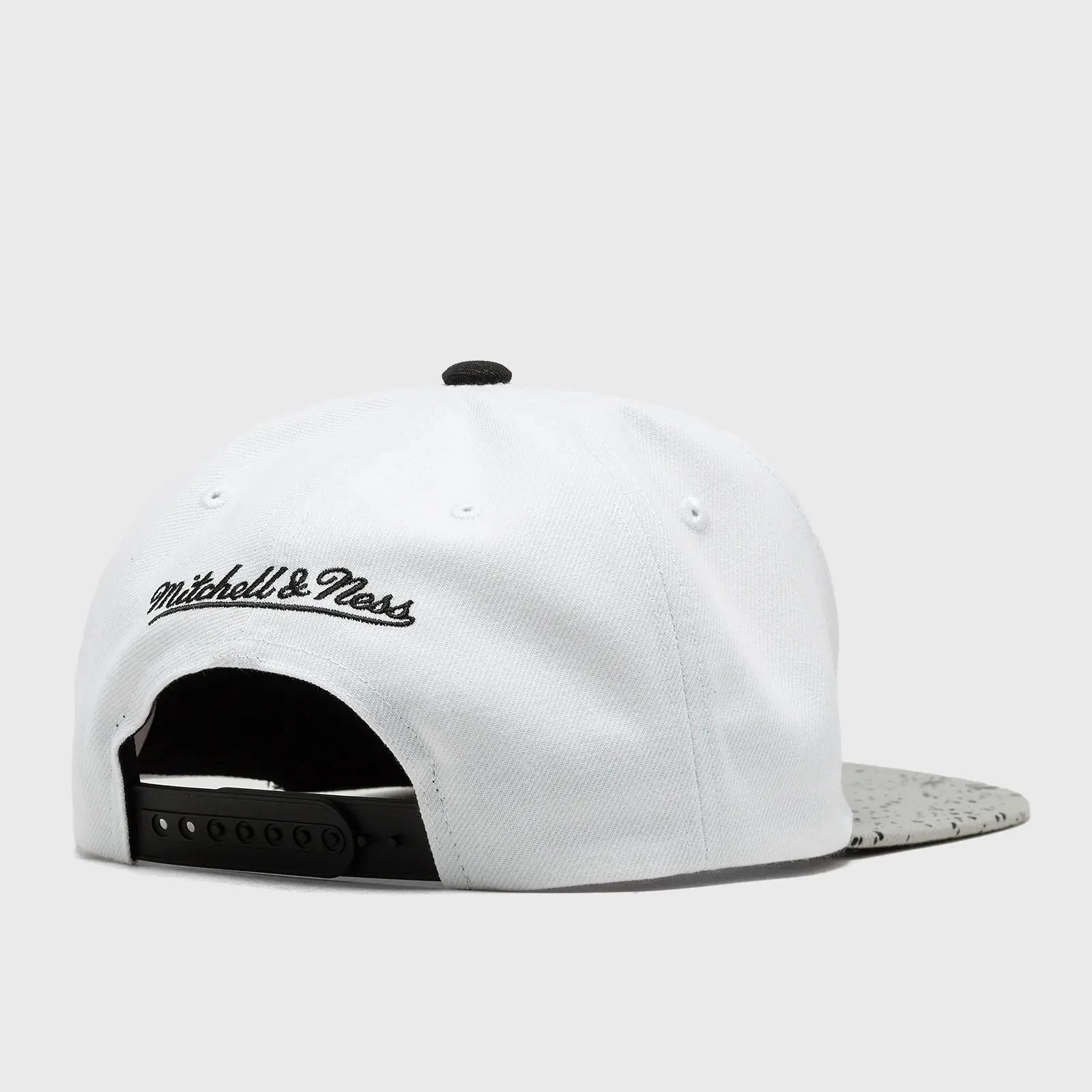 MENS MITCHELL & NESS NBA CEMENT TOP SNAPBACK HEAT - WHITE-SILVER