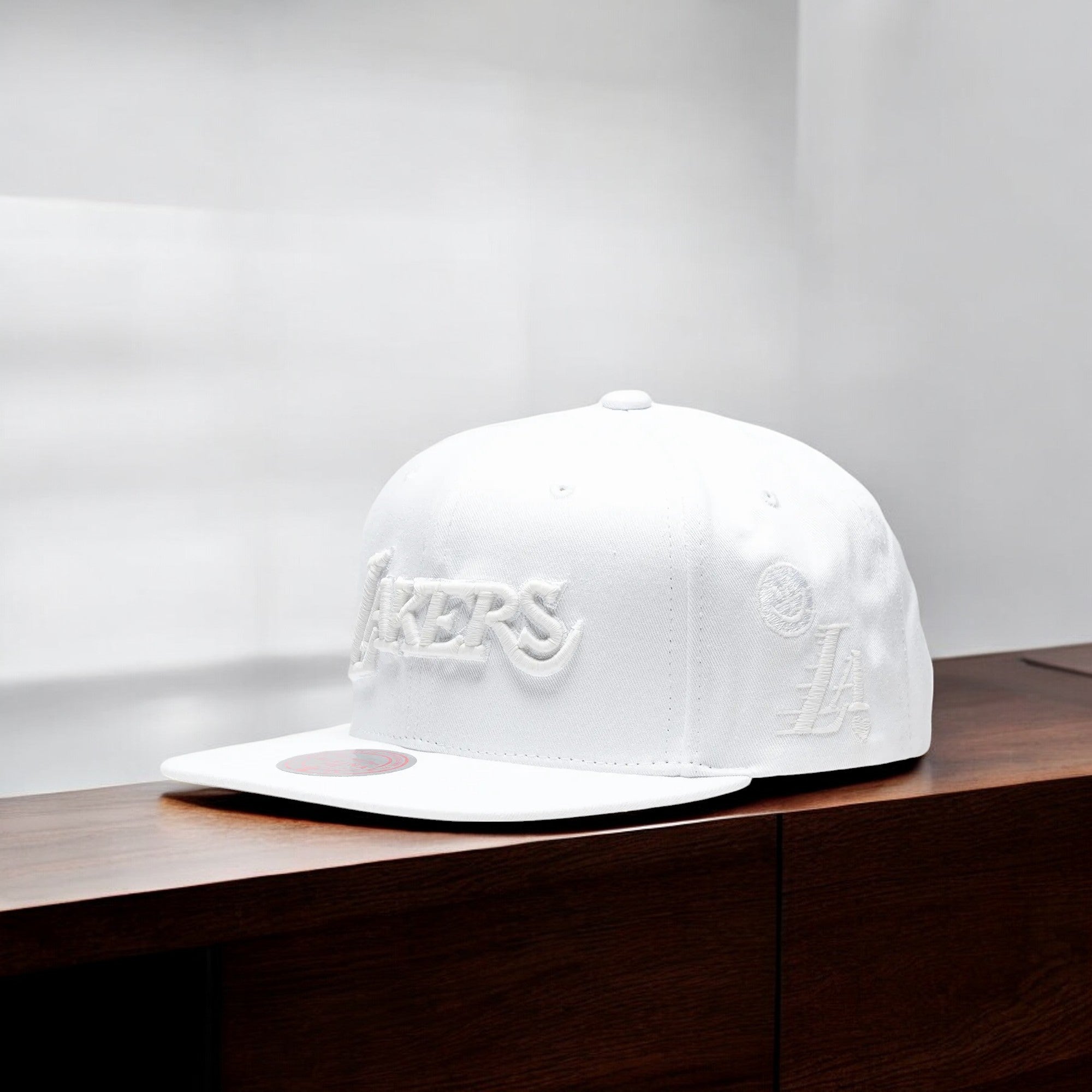 MENS MITCHELL & NESS NBA UV REACTIVE SNAPBACK HWC LAKERS - WHITE