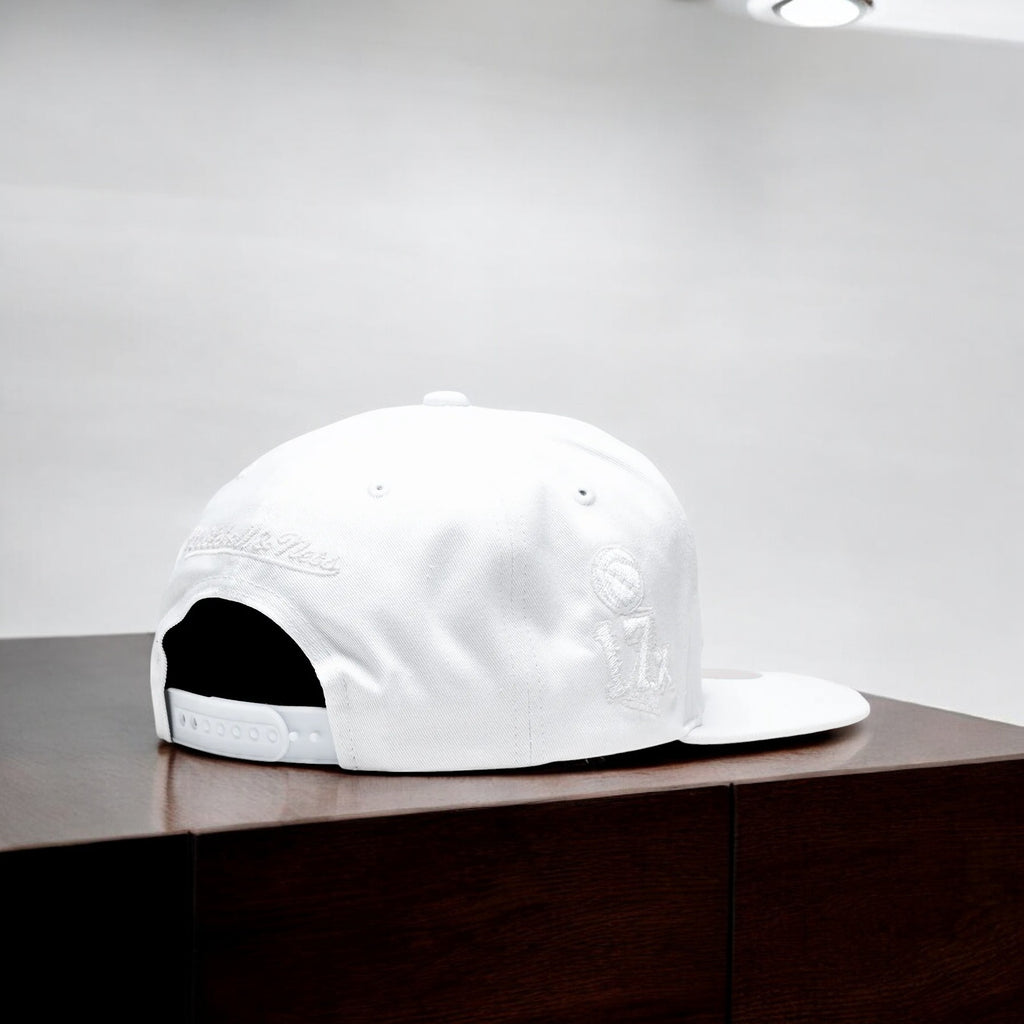 MENS MITCHELL & NESS NBA UV REACTIVE SNAPBACK HWC LAKERS - WHITE