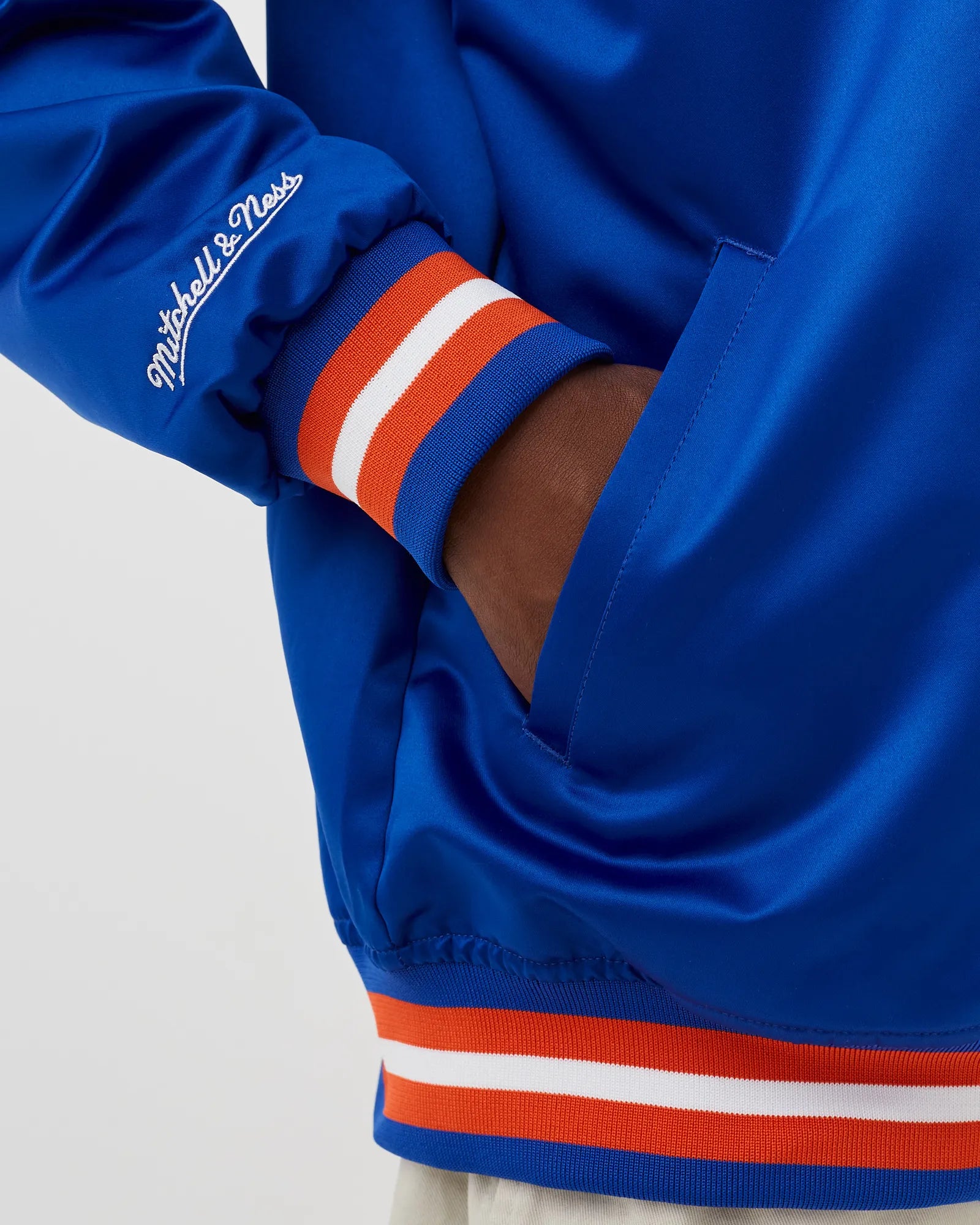 MENS MITCHELL & NESS NBA LIGHTWEIGHT SATIN JACKET VINTAGE LOGO KNICKS