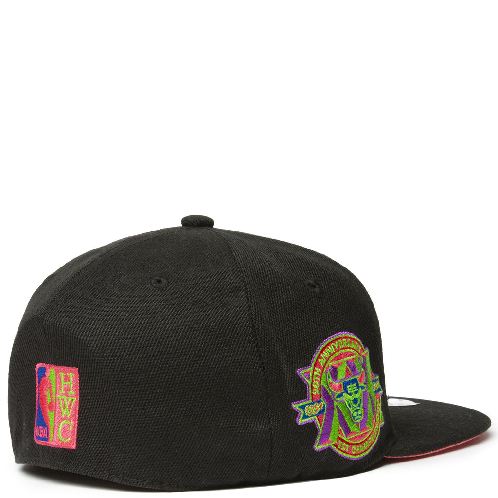 MENS MITCHELL & NESS NBA COLOR BOMB FITTED HWC BULLS - BLACK