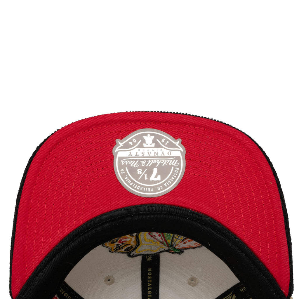 MENS MITCHELL & NESS NHL 2 TONE TEAM CORD FITTED BLACKHAWKS