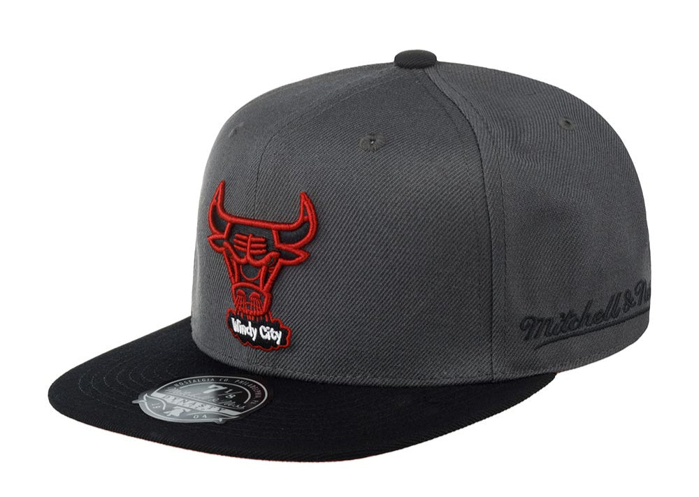 MENS MITCHELL & NESS NBA BORN AND BRED FITTED HWC BULLS