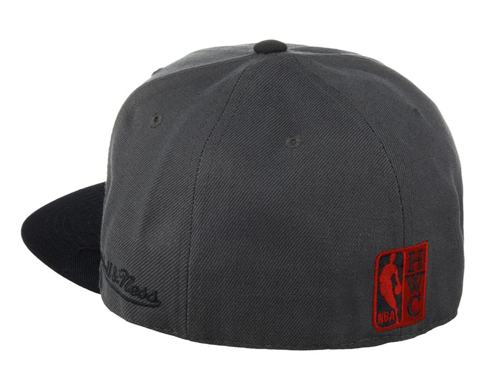 MENS MITCHELL & NESS NBA BORN AND BRED FITTED HWC BULLS