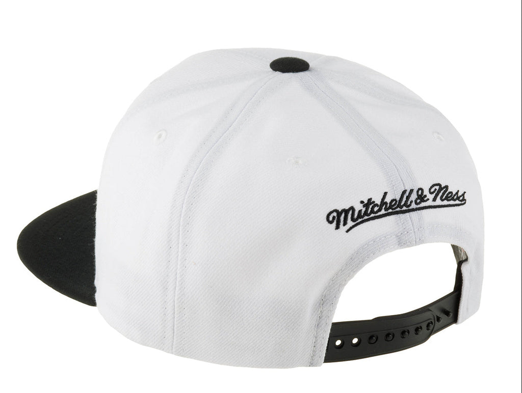 [HS8297-WRTWHIT] MENS MITCHELL & NESS WWE 17 SNAPBACK WRESTLEMANIA