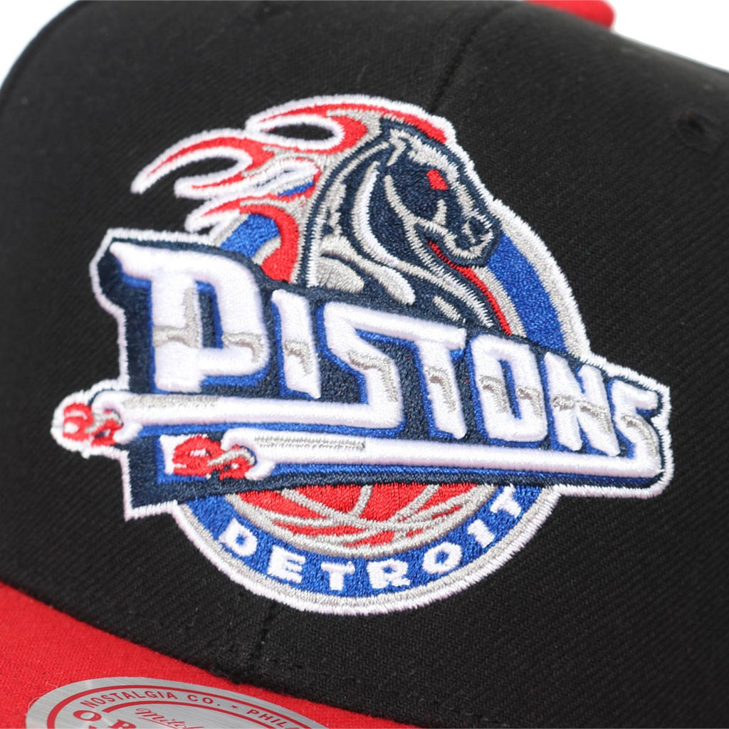 MENS MITCHELL & NESS NBA SIDE CORE 2.0 SNAPBACK HWC PISTONS - BLACK-RED