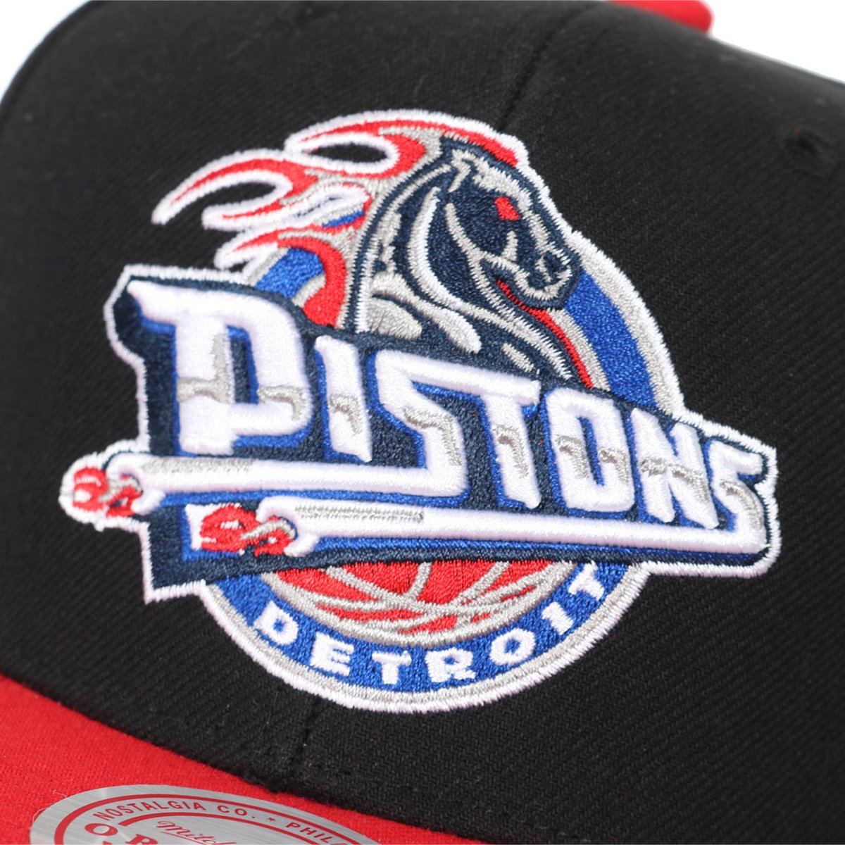 MENS MITCHELL & NESS NBA SIDE CORE 2.0 SNAPBACK HWC PISTONS - BLACK-RED