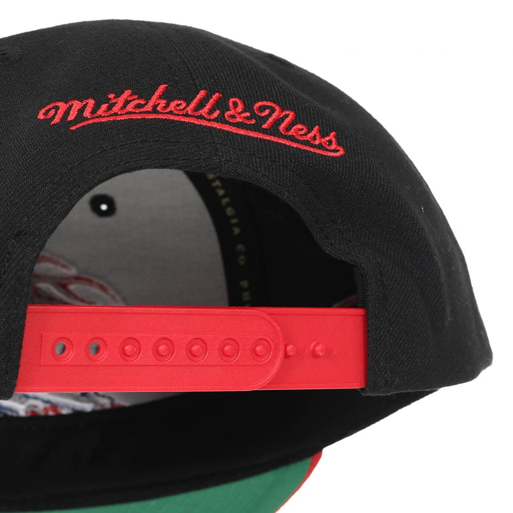 MENS MITCHELL & NESS NBA SIDE CORE 2.0 SNAPBACK HWC PISTONS - BLACK-RED