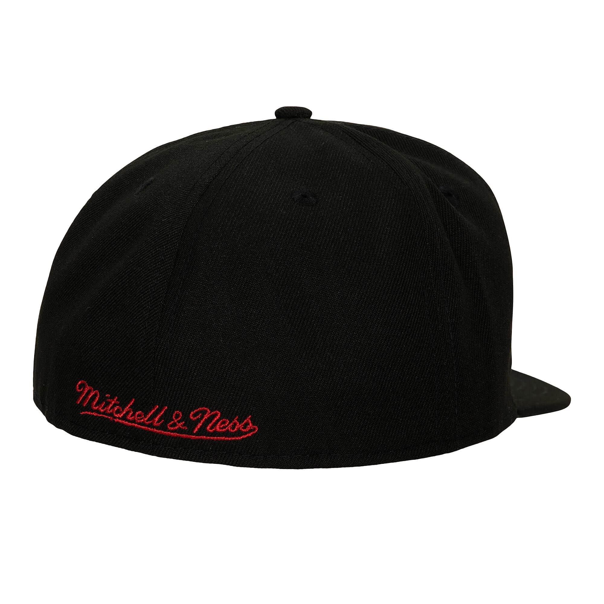 Mens MITCHELL & NESS NBA SHARK BITE FITTED HWC BULLS