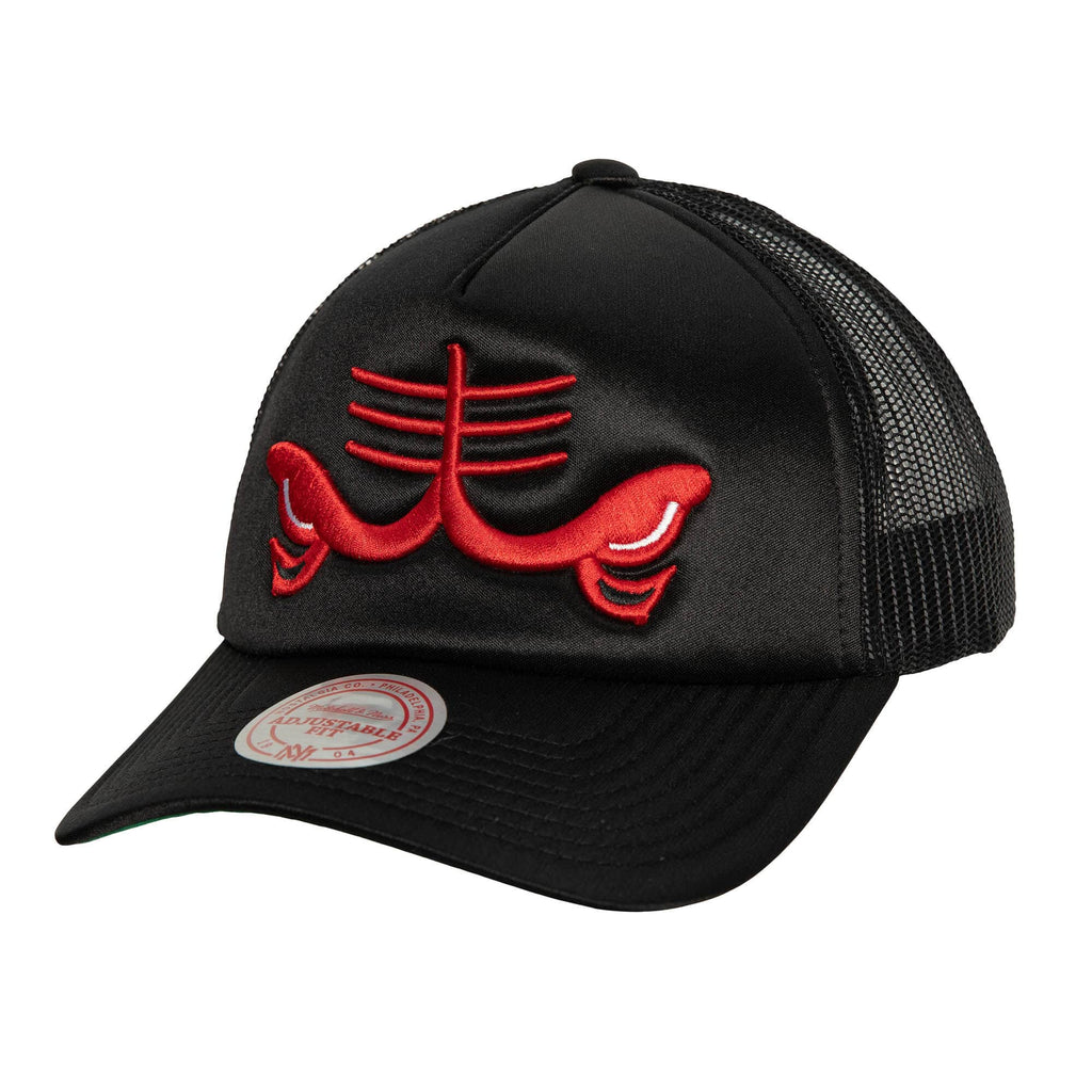 Mens MITCHELL & NESS NBA LOGO REMIX TRUCKER SNAPBACK HWC BULLS