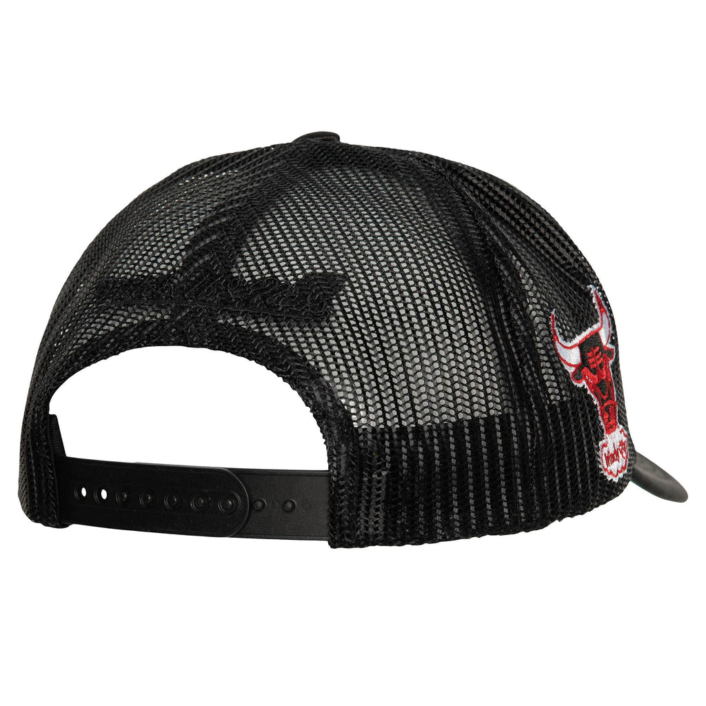 Mens MITCHELL & NESS NBA LOGO REMIX TRUCKER SNAPBACK HWC BULLS