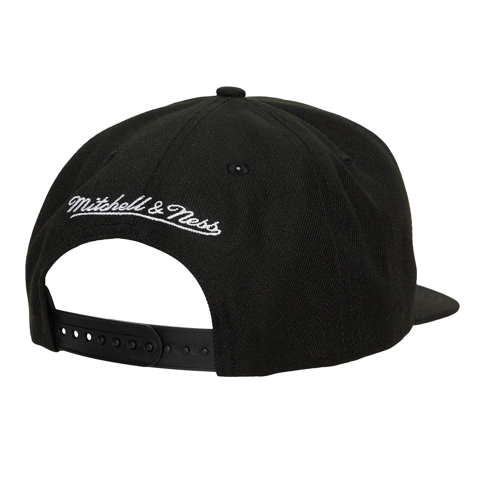 Mens MITCHELL & NESS NBA SHARK BITE SNAPBACK NETS