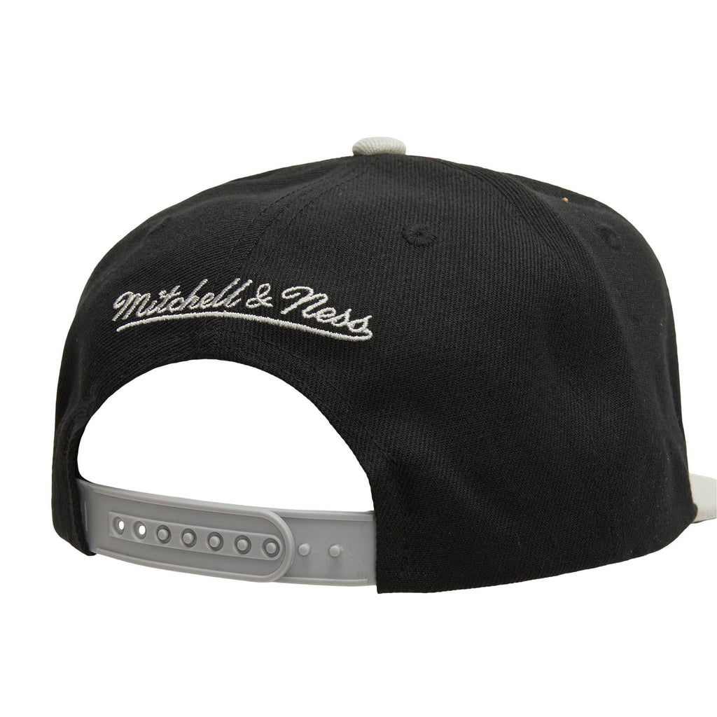 Mens MITCHELL & NESS NBA 8 BIT XL SNAPBACK NETS