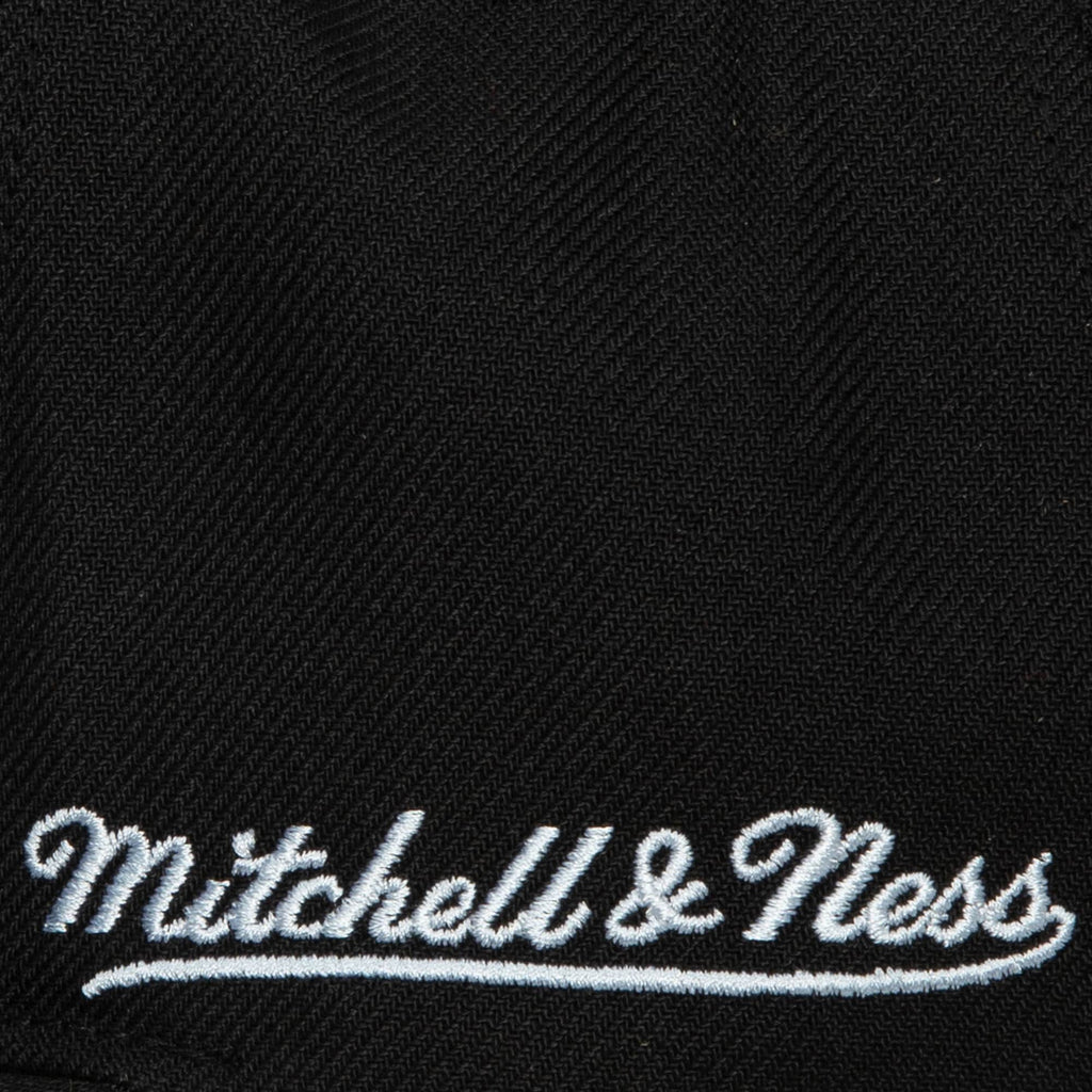 Mens MITCHELL & NESS NBA CHRISTMAS DAY SNAPBACK NETS