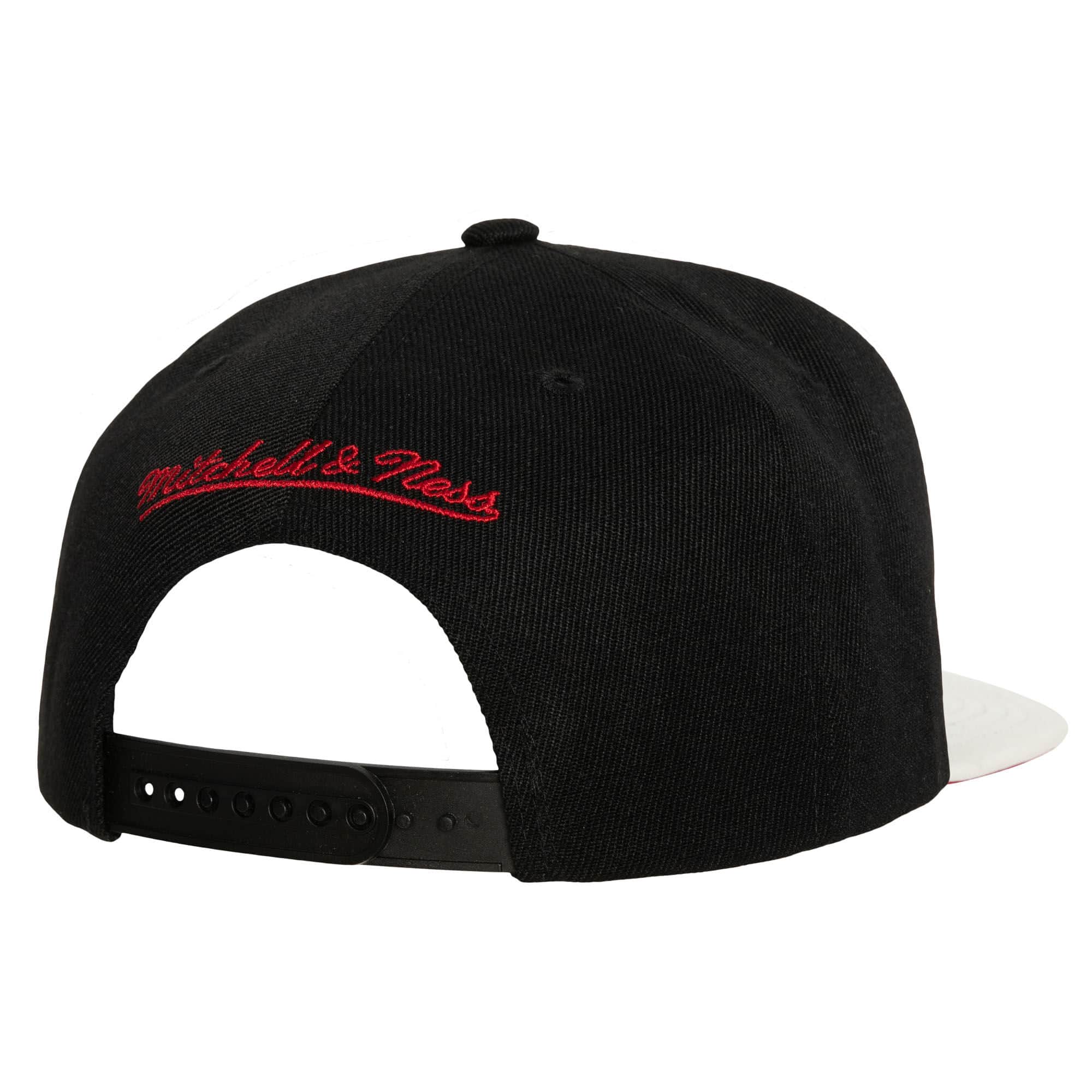 MENS MITCHELL & NESS NBA SSBSTS SNAPBACK HWC BULLS - BLACK