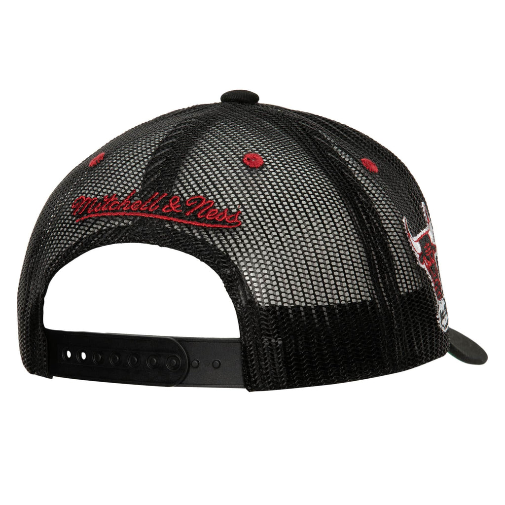 Mens MITCHELL & NESS NBA TEAM SEAL TRUCKER HWC BULLS