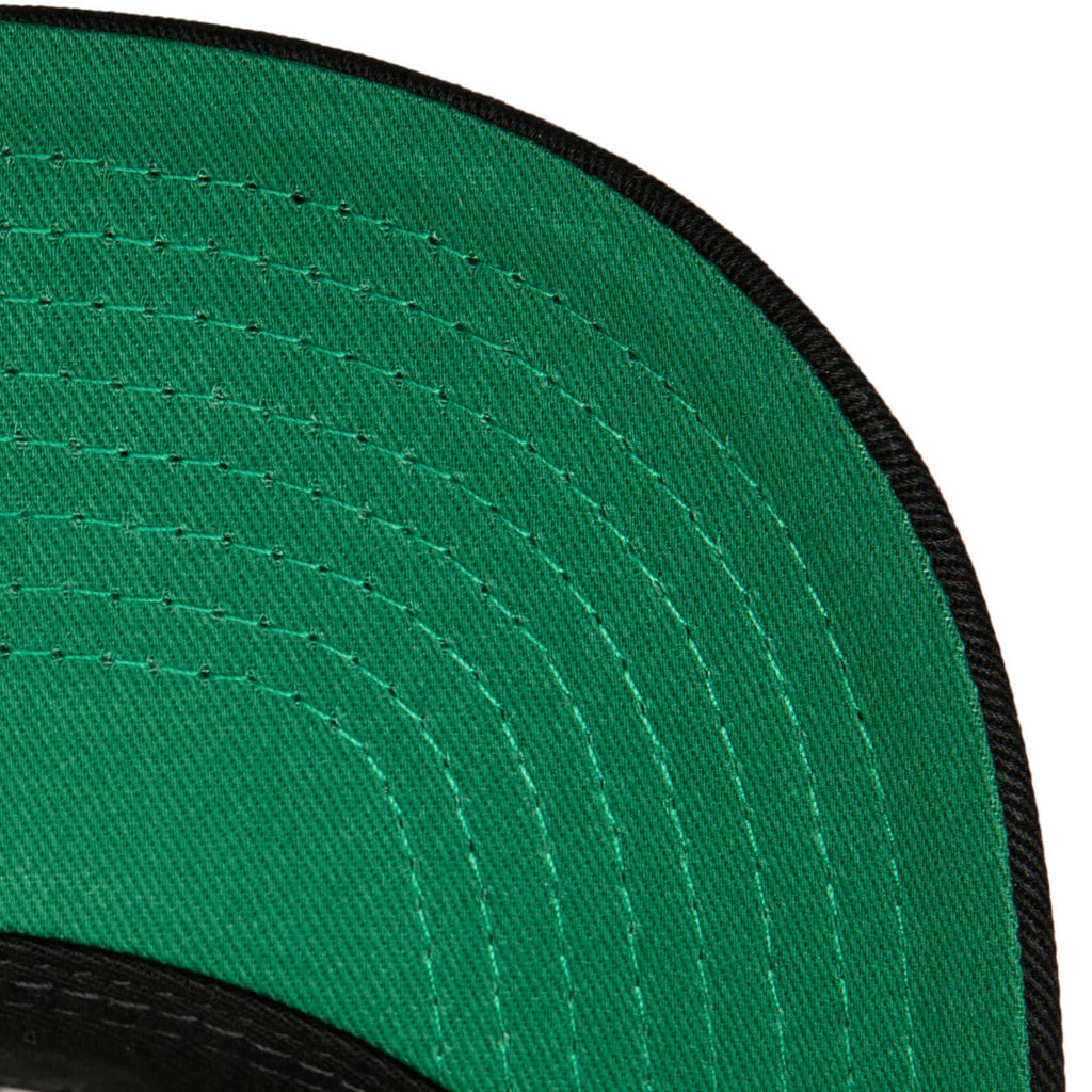 Mens MITCHELL & NESS NBA TEAM SEAL TRUCKER HWC BULLS