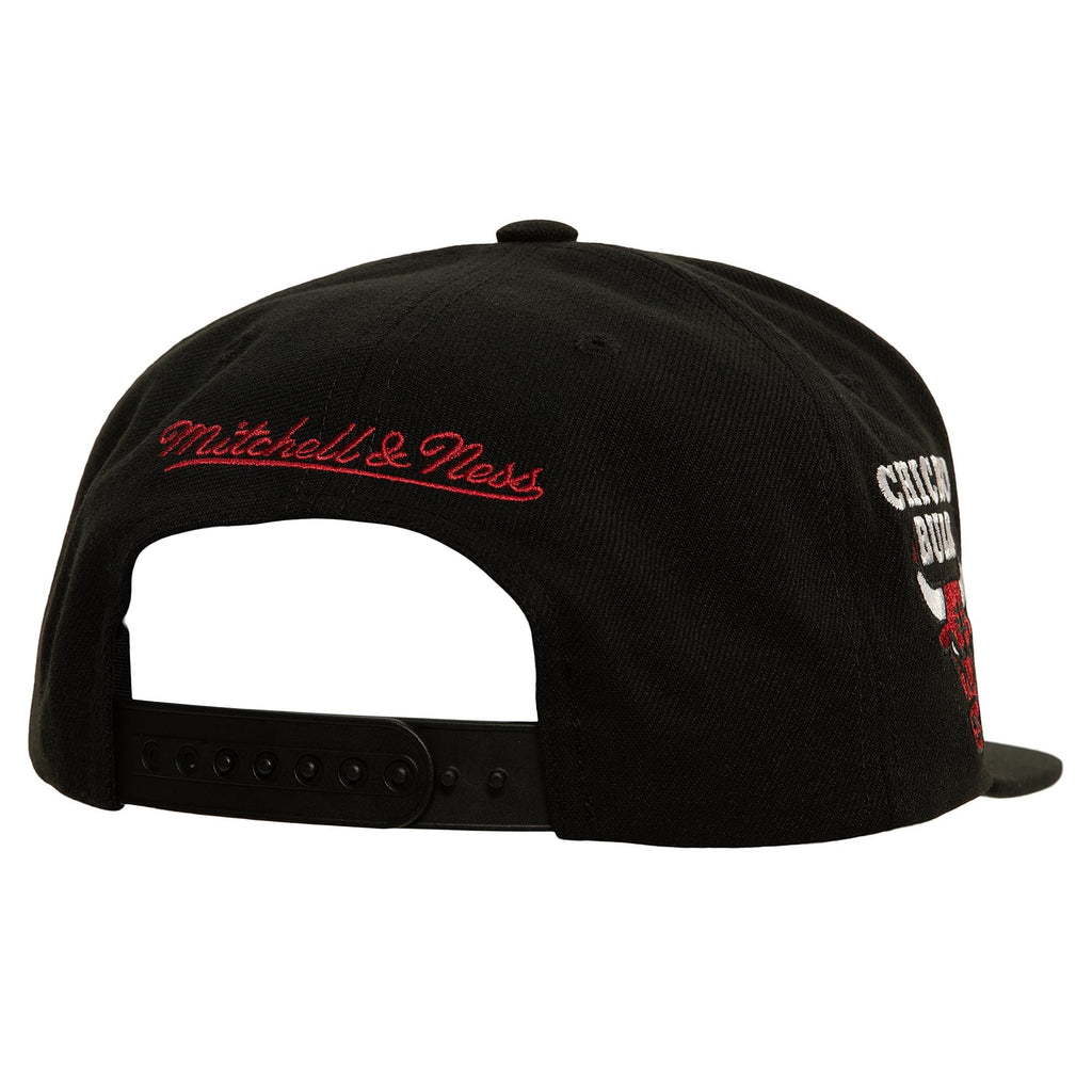 Mens MITCHELL & NESS NBA NOW YOU SEE ME SNAPBACK BULLS