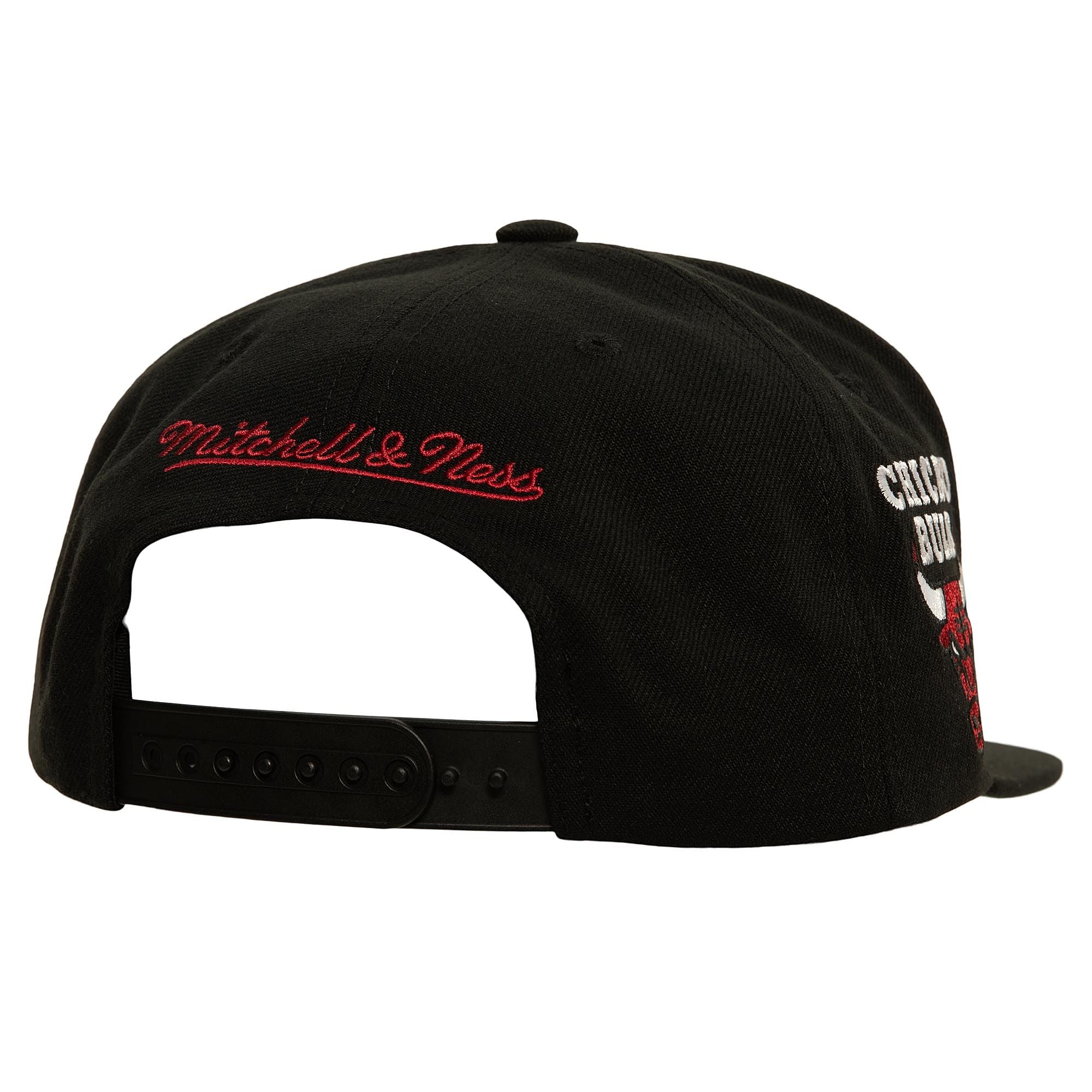 Mens MITCHELL & NESS NBA NOW YOU SEE ME SNAPBACK BULLS