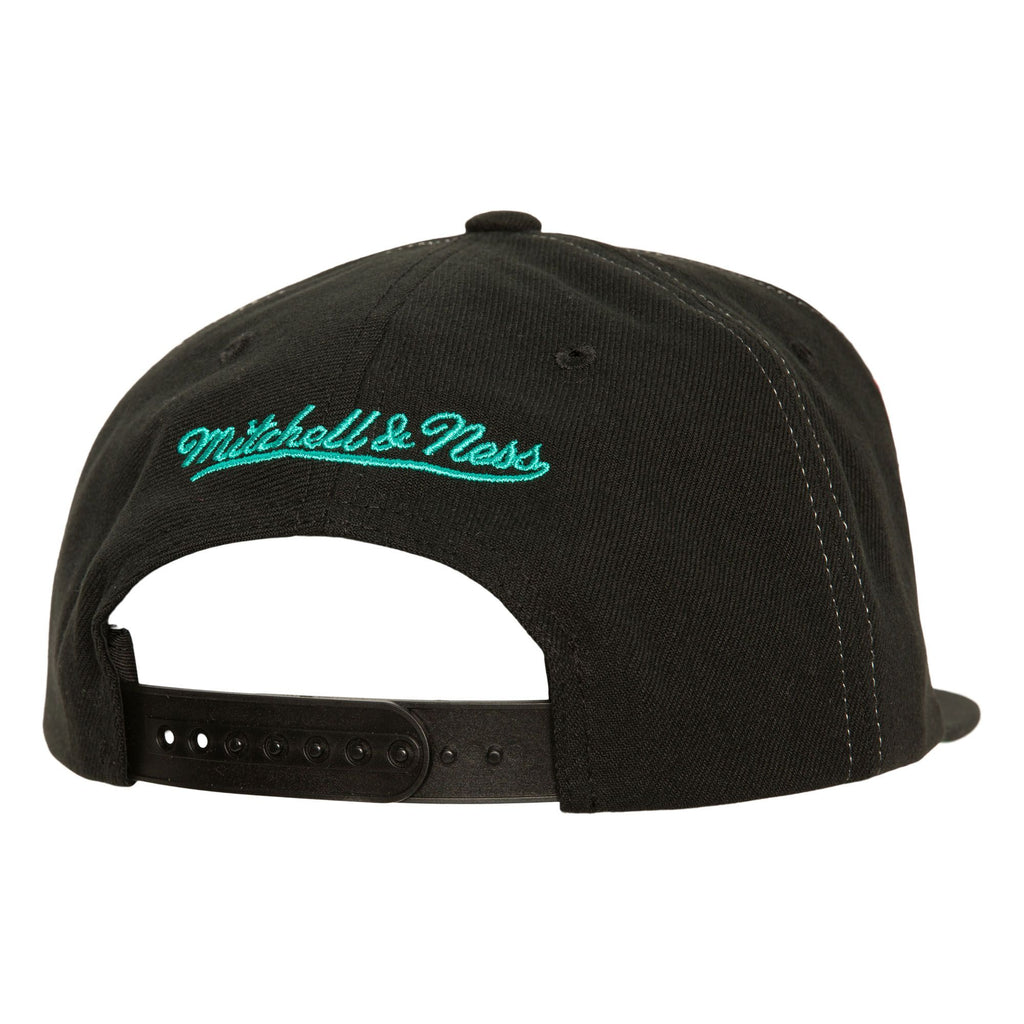 Mens MITCHELL & NESS NBA VARSITY BUST SNAPBACK HWC GRIZZLIES