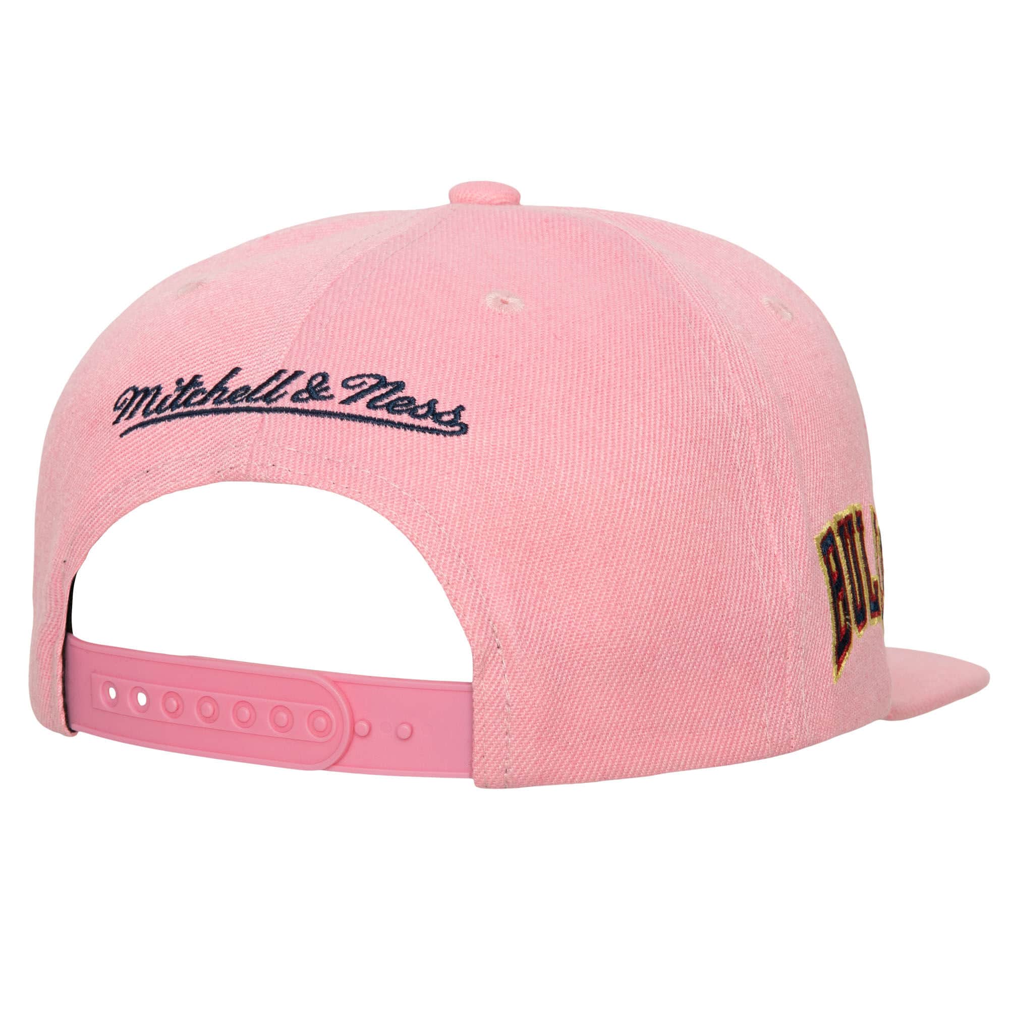 MENS MITCHELL & NESS NBA SO FRESH SNAPBACK BULLS - PINK