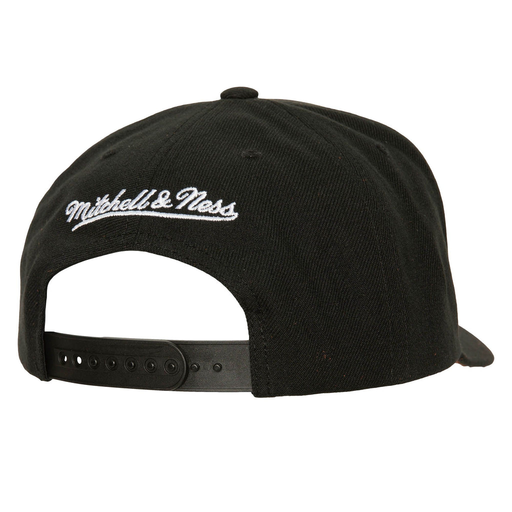 Mens MITCHELL & NESS NBA ICON GRAIL PRO SNAPBACK BULLS