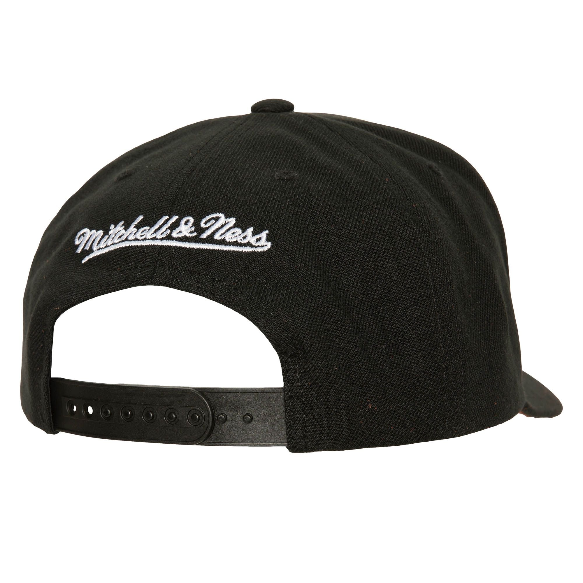 Mens MITCHELL & NESS NBA ICON GRAIL PRO SNAPBACK BULLS