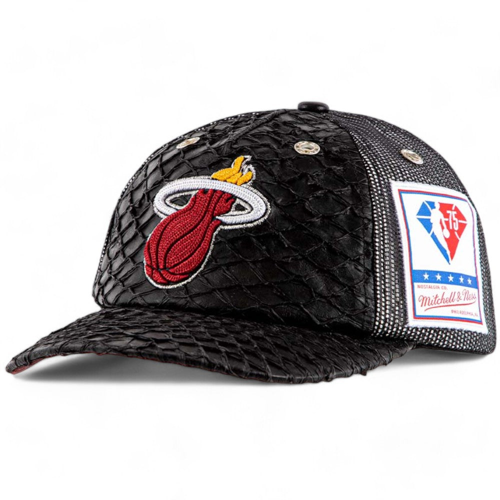 Mens MITCHELL & NESS NBA 75TH PLATINUM LUX TRUCKER HEAT