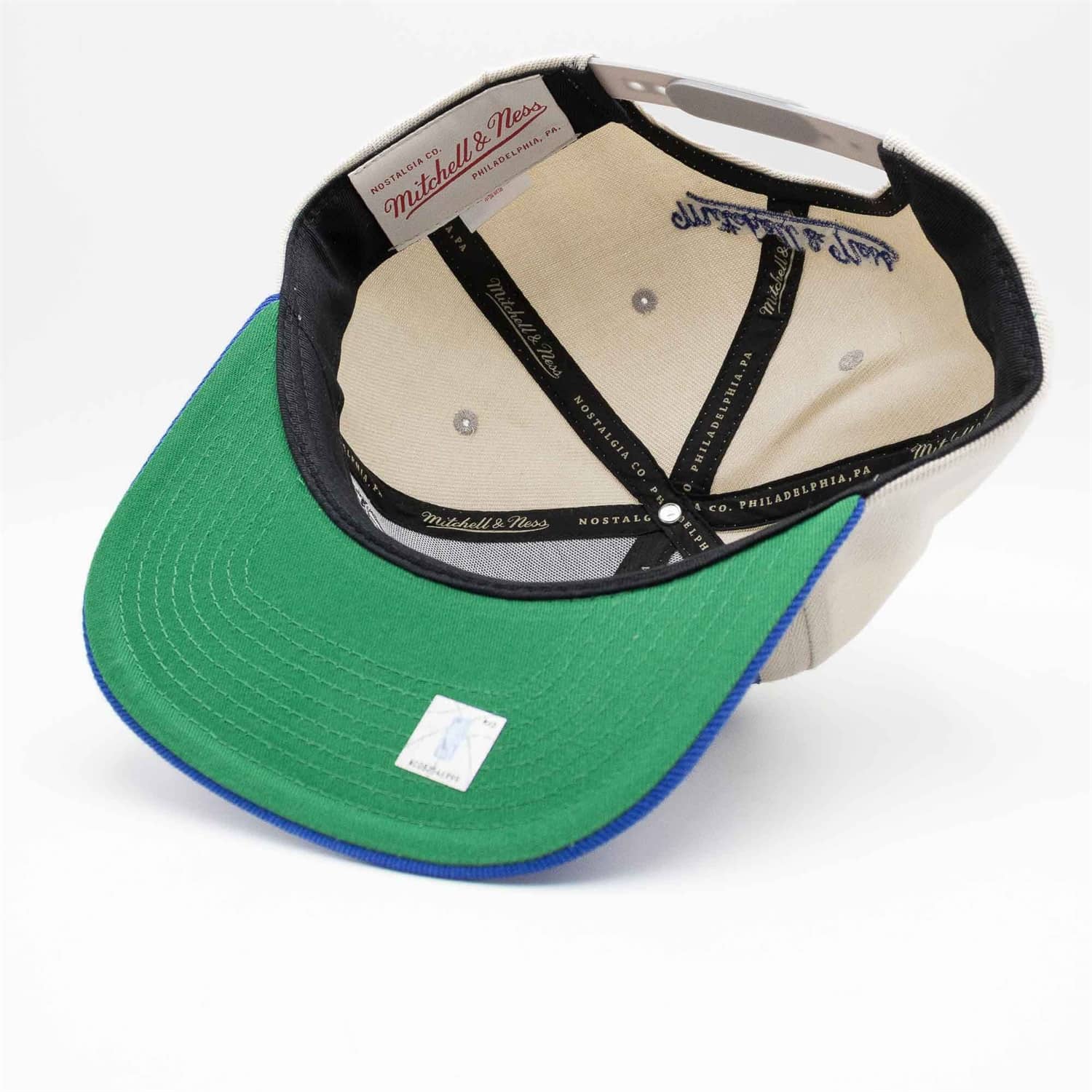 MENS MITCHELL & NESS NBA POP PANEL SNAPBACK HWC MAGIC - OFF WHITE-NAVY