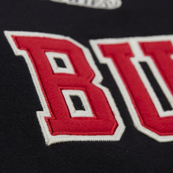 [JK11162-CBUBLCK] MENS MITCHELL & NESS COURTSIDE FLEECE BUTTON FRONT BULLS