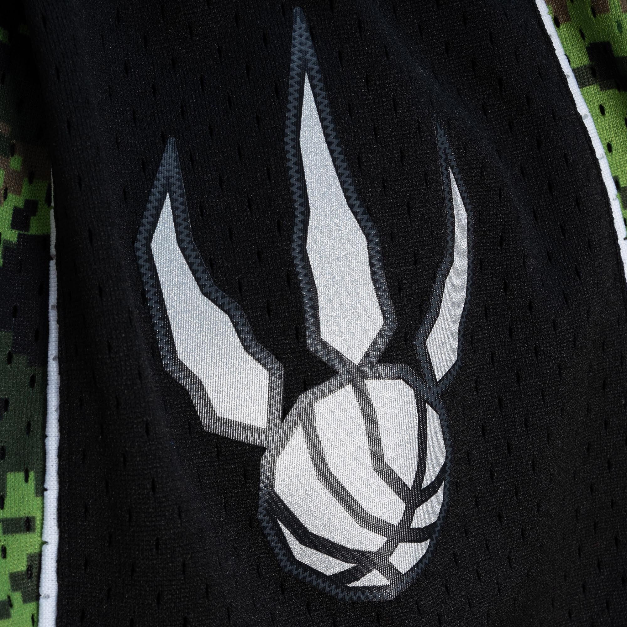 MENS MITCHELL & NESS NBA ALTERNATE CAMO SHORTS RAPTORS 2011