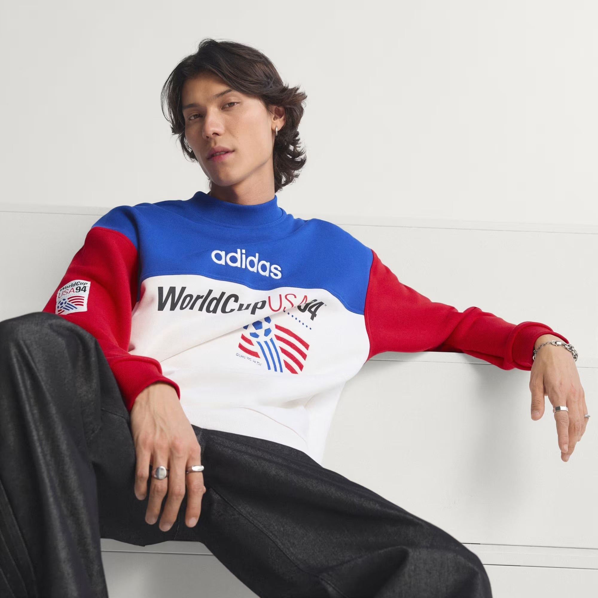 [KD1156] MENS ADIDAS USA 94 GRAPHIC SWEATSHIRT - ROYBLU/CLOWHI