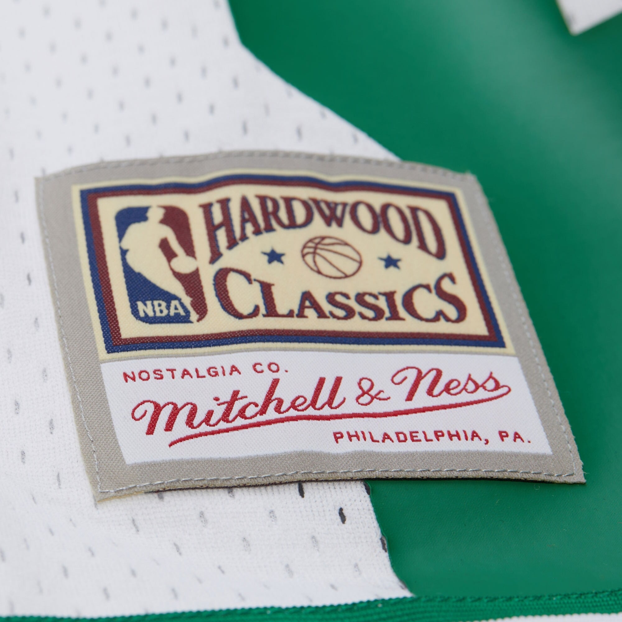 MENS MITCHELL & NESS NBA MAXXED OUT FASHION SHORTS CELTICS ANTOINE WALKER