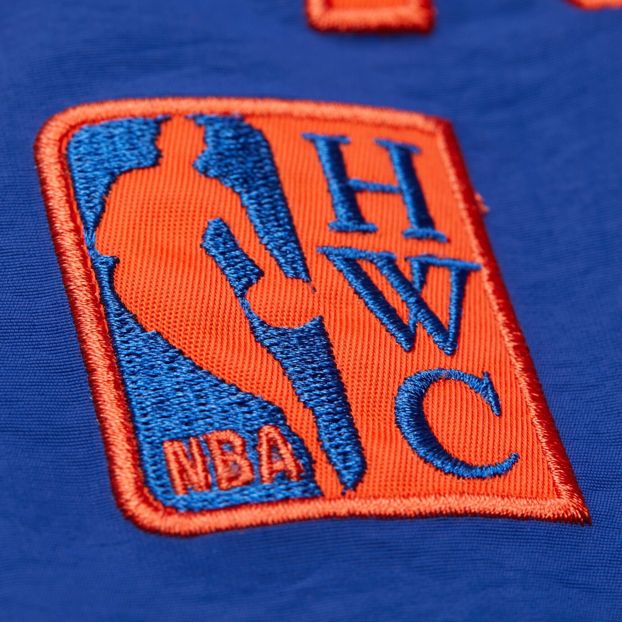 MENS MITCHELL & NESS NBA NYLON PULLOVER JACKET VINTAGE LOGO KNICKS