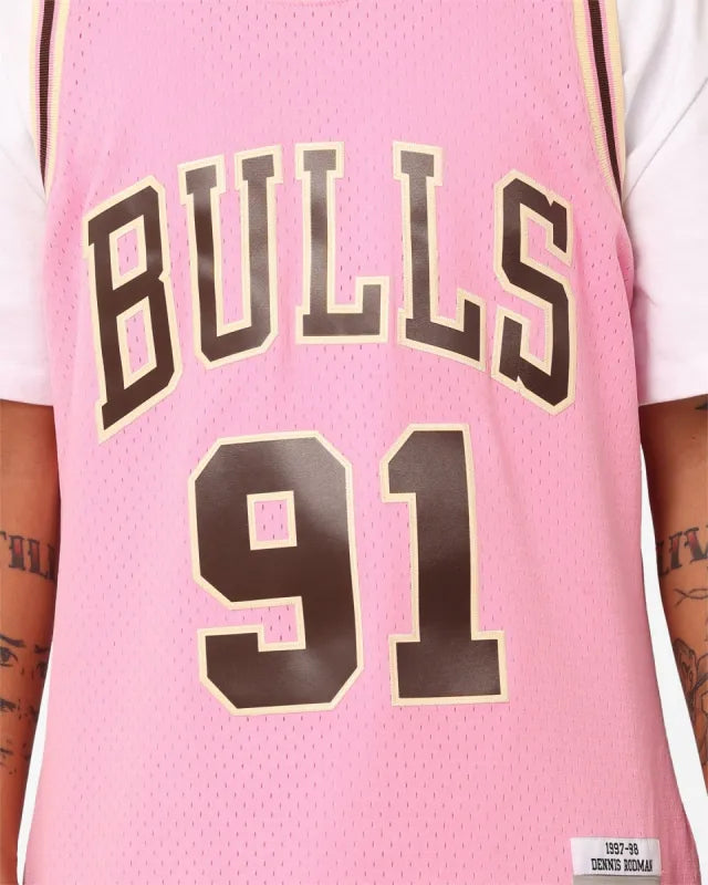 MENS MITCHELL & NESS PINK SUGAR BACON SWINGMAN JERSEY BULLS 1997 DENNIS RODMAN