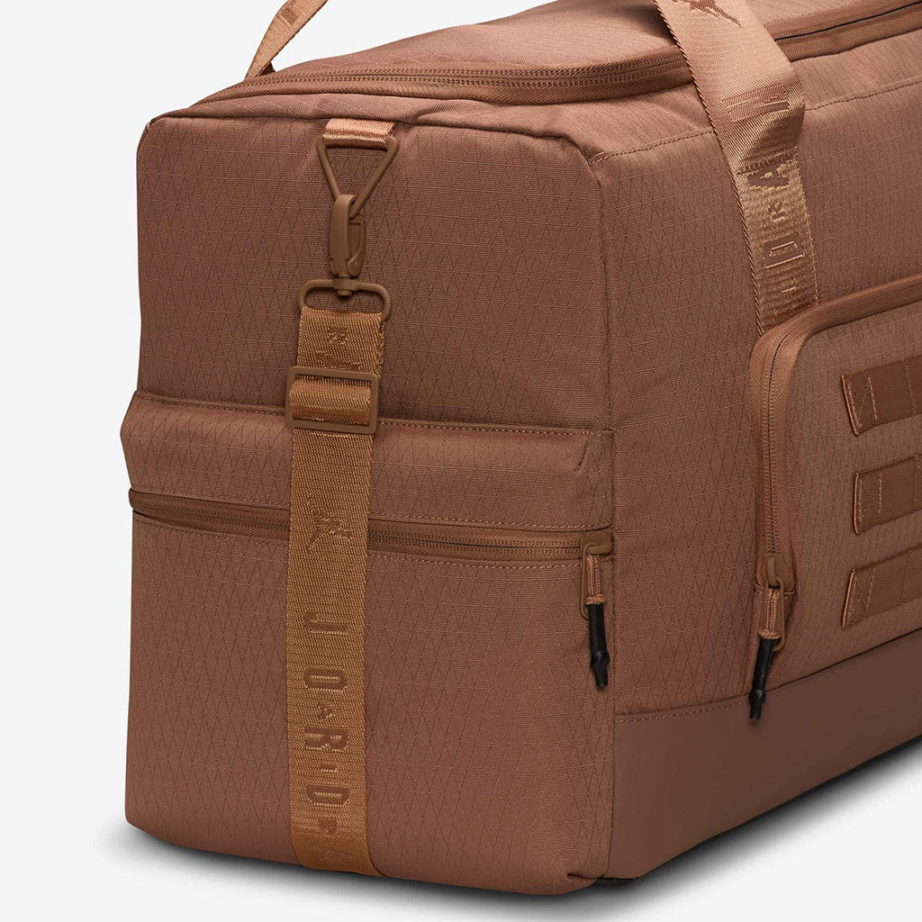[MA0932-X1I] UNISEX AIR JORDAN COLLECTORS 44L DUFFLE