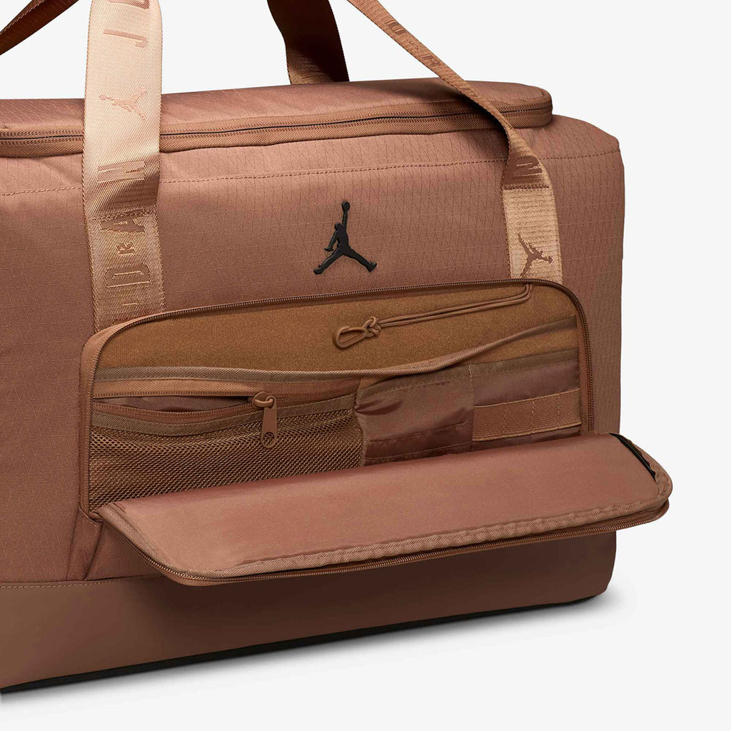 [MA0932-X1I] UNISEX AIR JORDAN COLLECTORS 44L DUFFLE