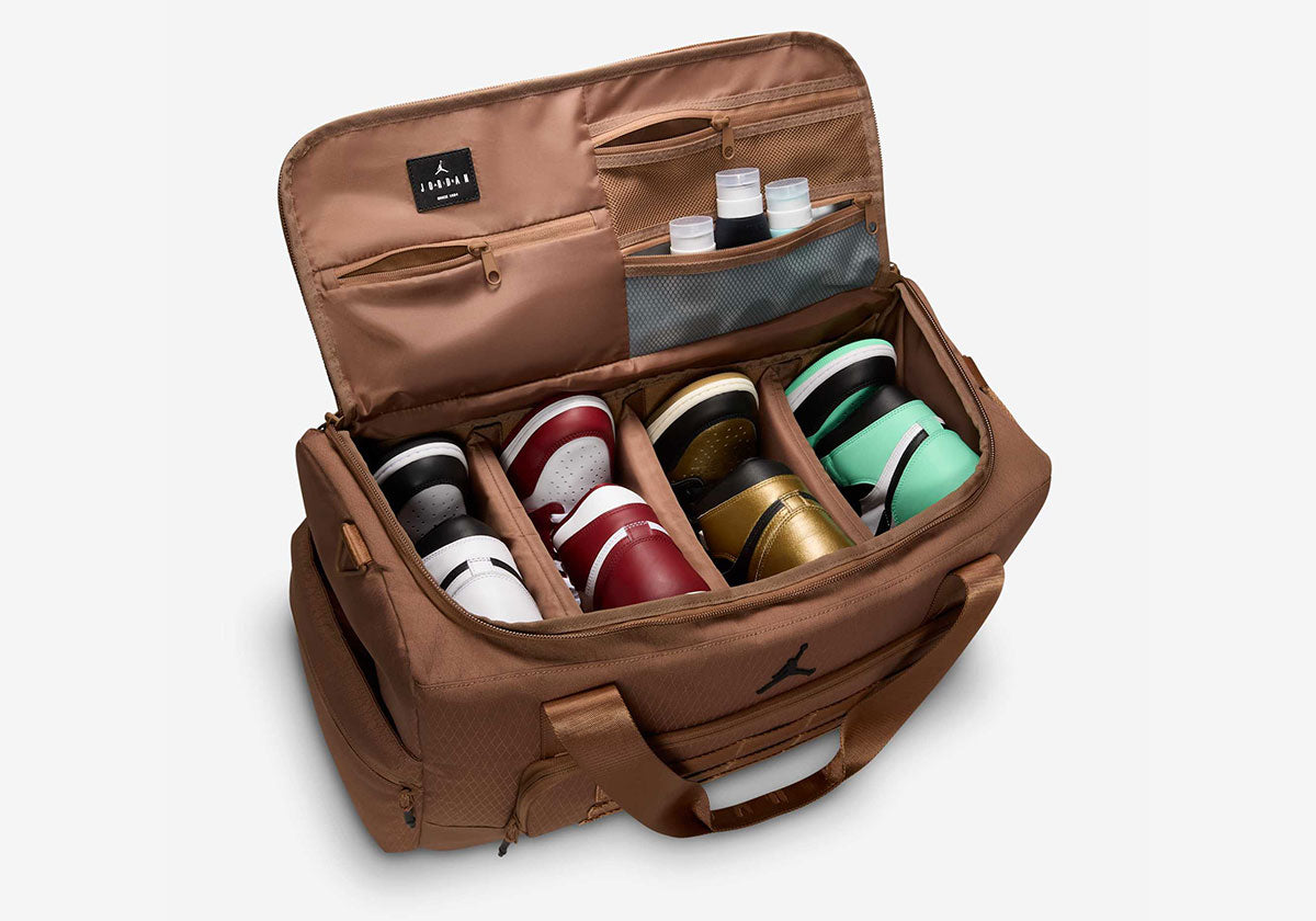 [MA0932-X1I] UNISEX AIR JORDAN COLLECTORS 44L DUFFLE