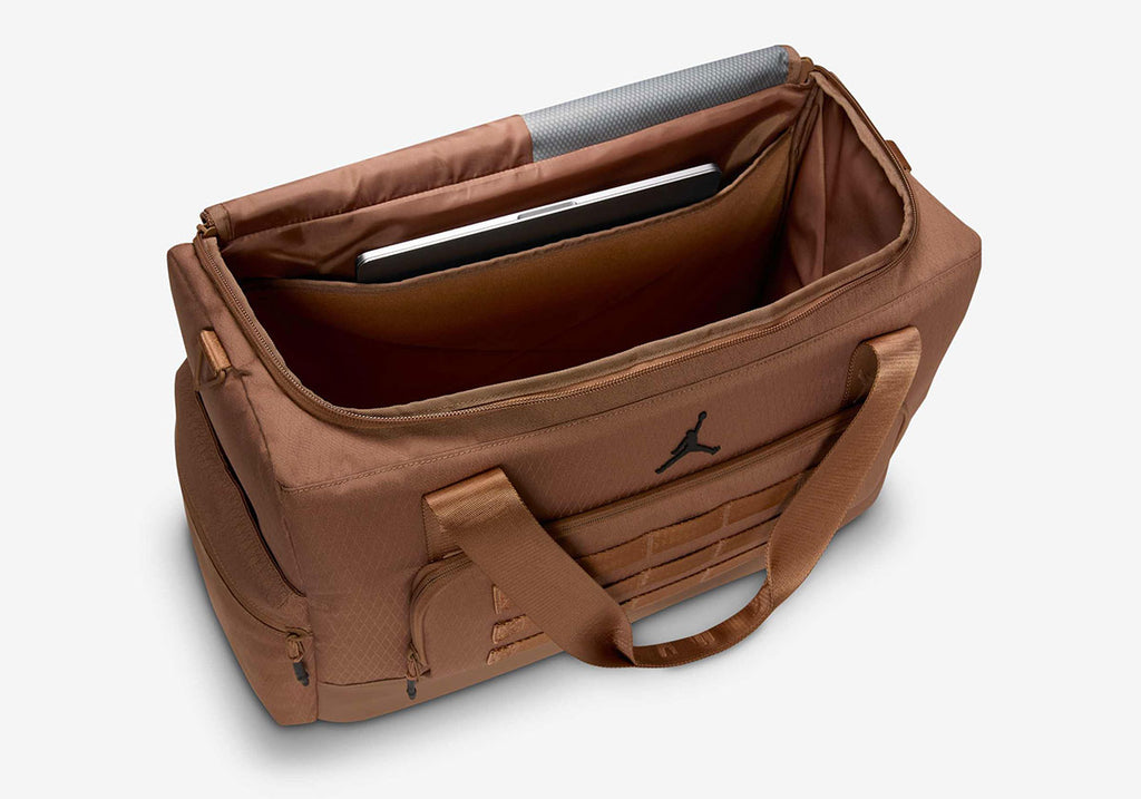 [MA0932-X1I] UNISEX AIR JORDAN COLLECTORS 44L DUFFLE