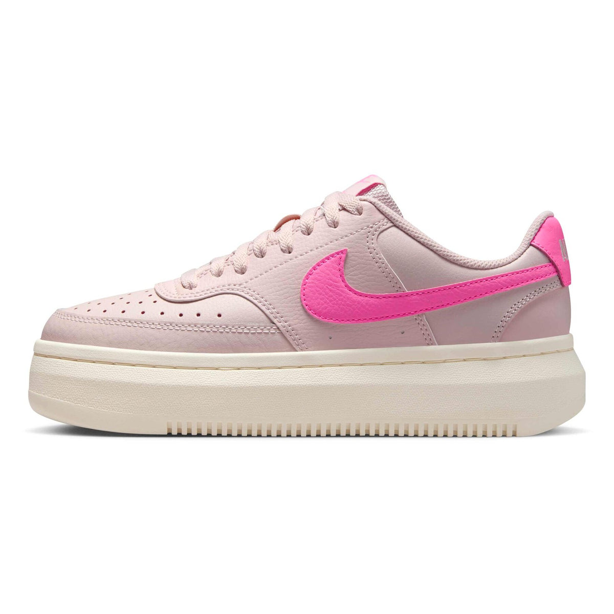 DM0113-601 Nike Kuwait 1