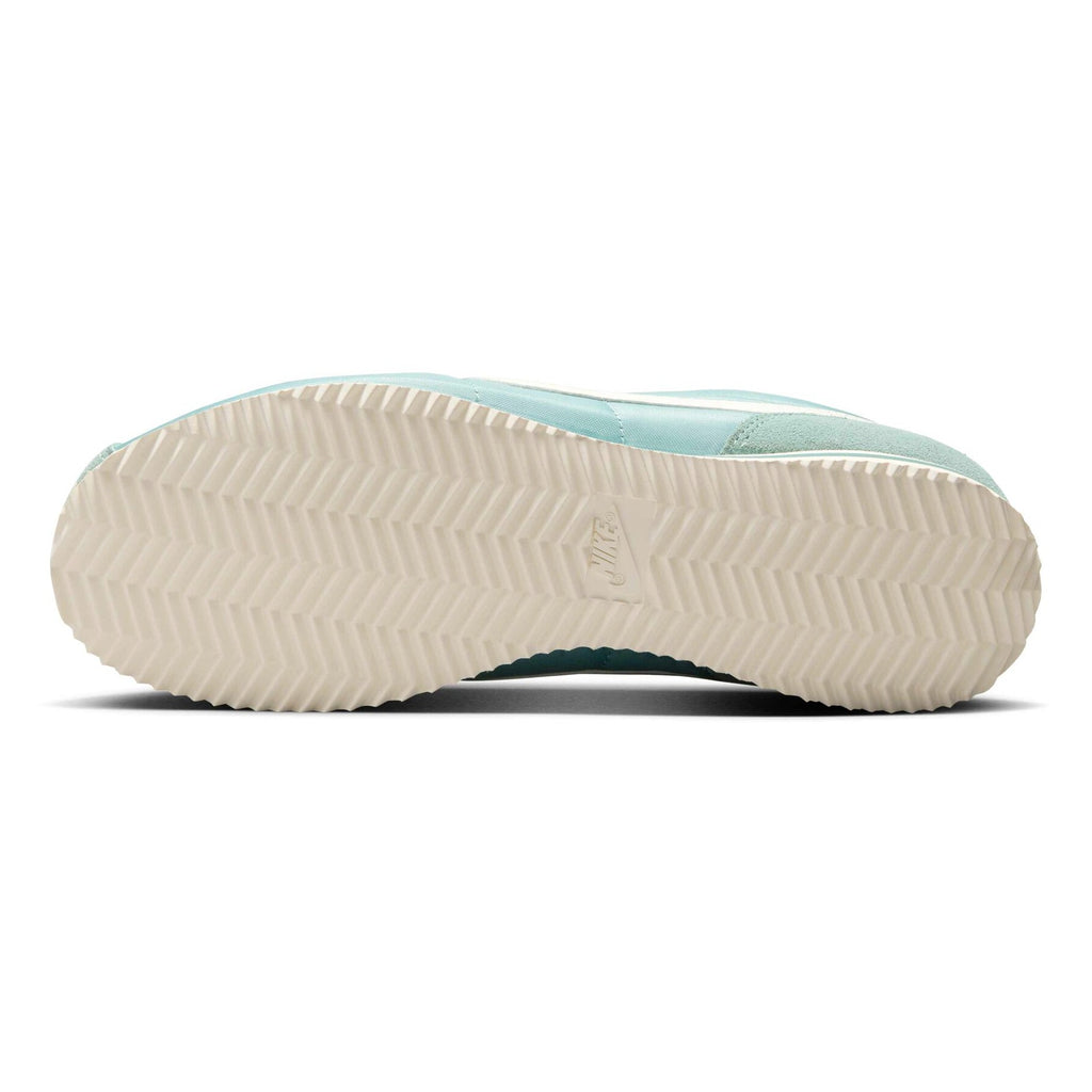 DZ2795-006 Nike Kuwait 2