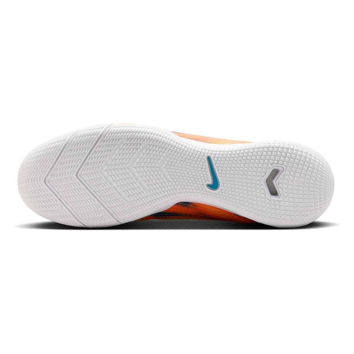 HV4222-801 Nike Kuwait 2