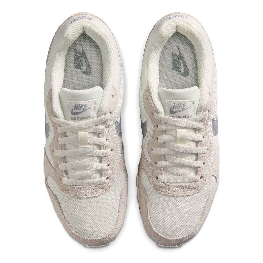 749869-108 Nike Kuwait 4