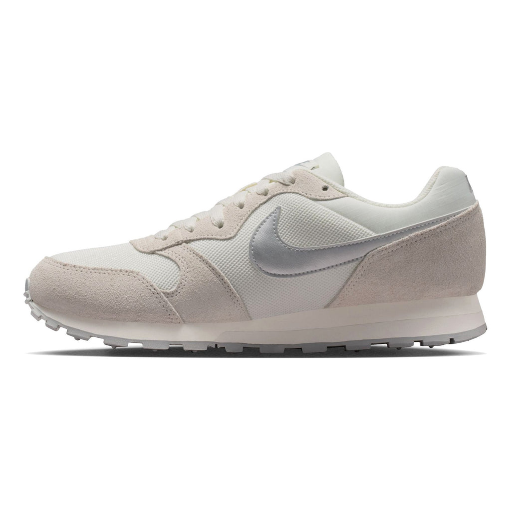 749869-108 Nike Kuwait 5