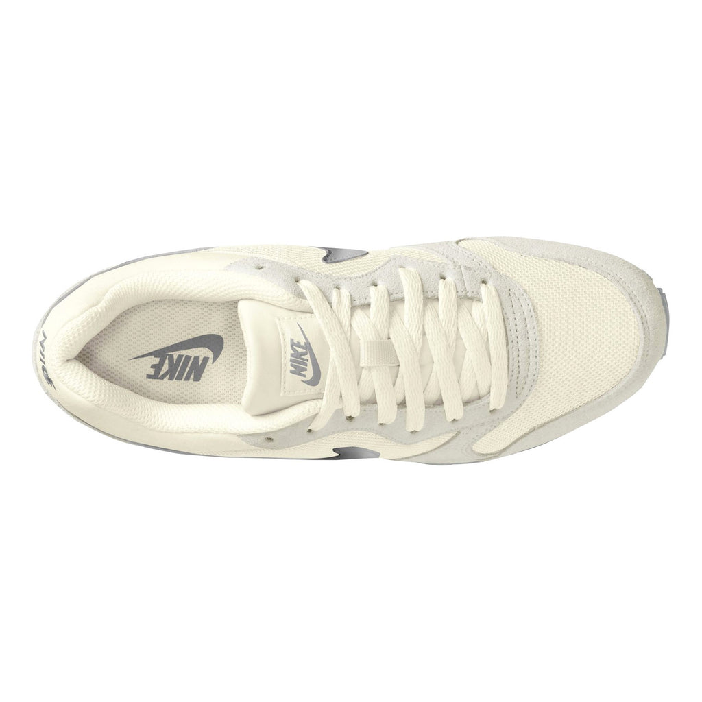 749869-108 Nike Kuwait 8