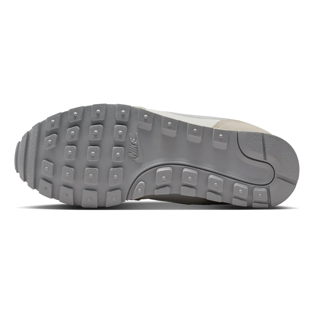 749869-108 Nike Kuwait 9